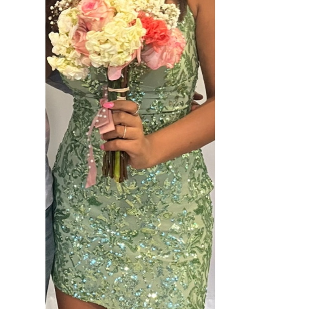Elegant Green Sequin Dress 👗